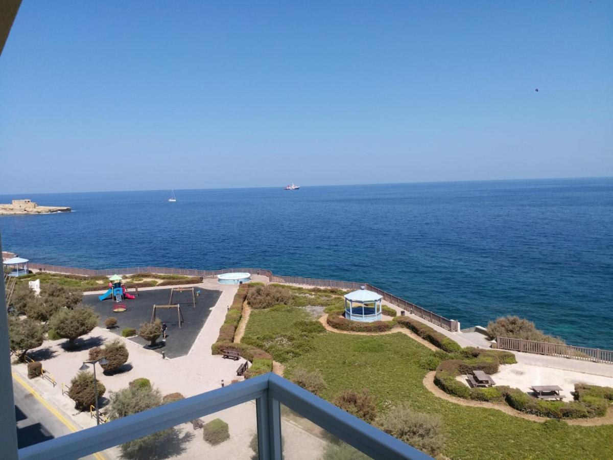 Seafront No 10