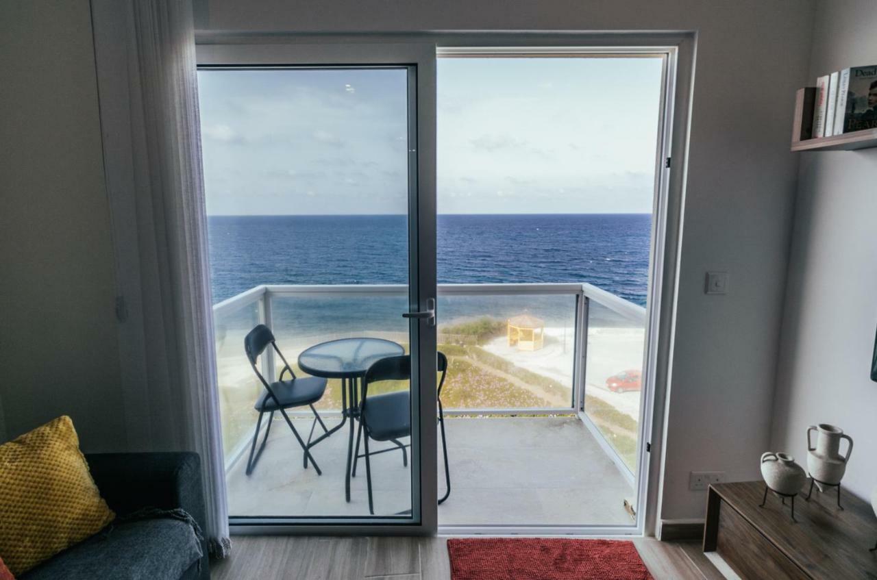 Seafront No 10 *